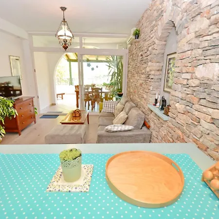 Blissful Bay - Two Bedroom With Terrace *