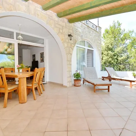 Blissful Bay - Two Bedroom With Terrace فربوسكا