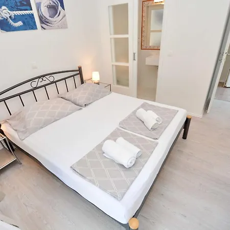 Blissful Bay - Two Bedroom With Terrace فربوسكا