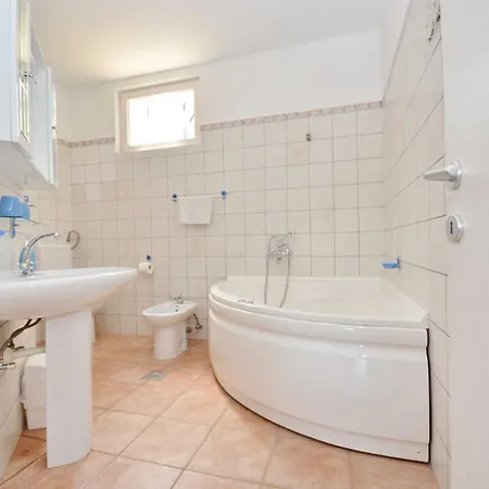 Blissful Bay - Two Bedroom With Terrace *