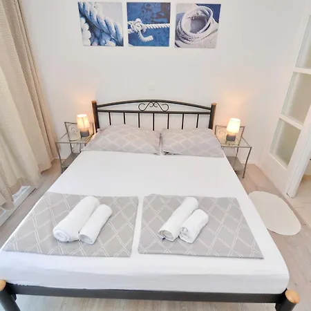 Blissful Bay - Two Bedroom With Terrace *